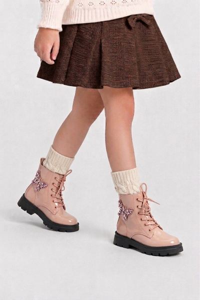 Mayorista Doremi - Botines infantiles de charol con adornos de mariposa Mayorista Doremi - Botines infantiles de charol con adornos de mariposa