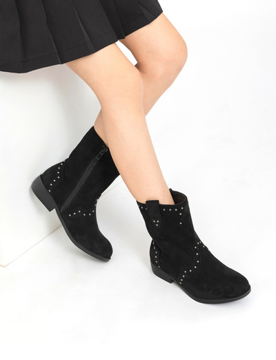 Grossiste Doremi - Bottines Santiags cloutées tendance pour enfants Grossiste Doremi - Bottines Santiags cloutées tendance pour enfants