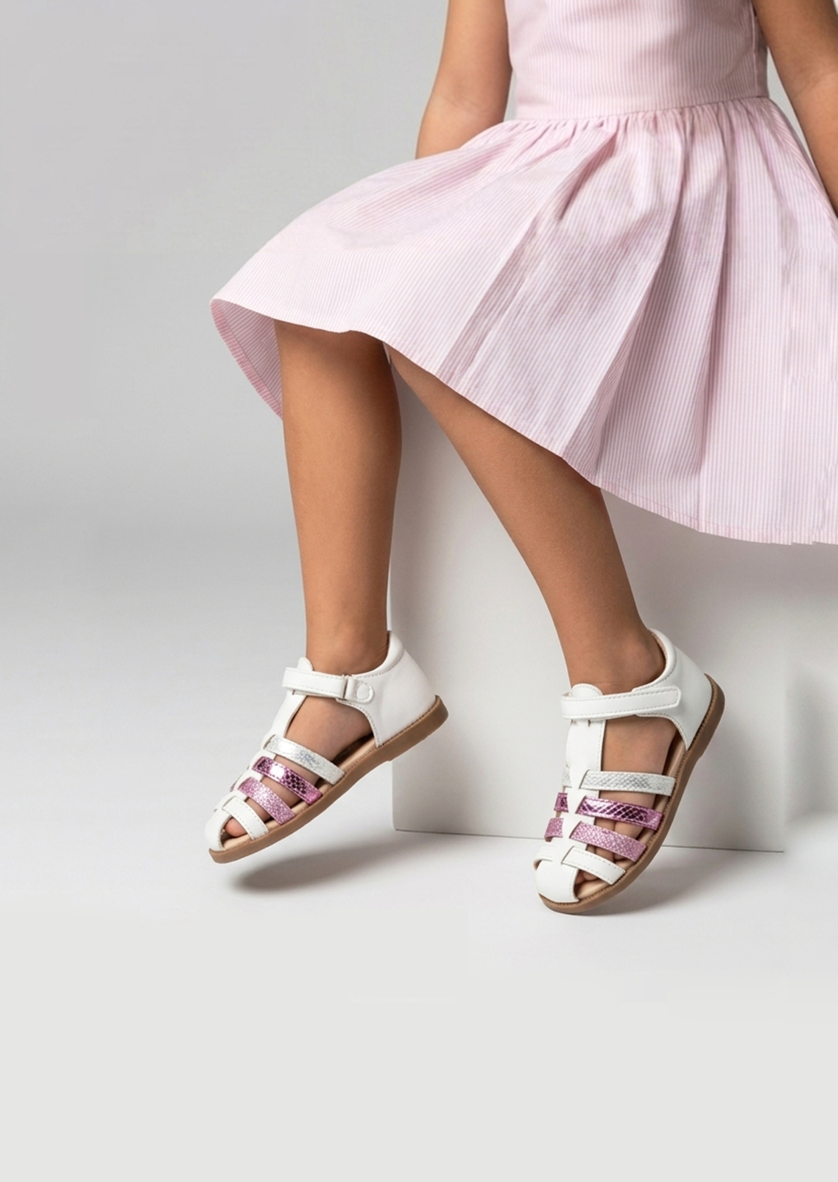 Grossiste Doremi - Sandales été enfants à brides paillettes avec velcro