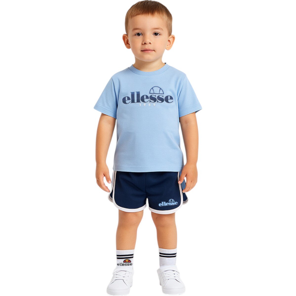 Grossiste Ellesse - Ensemble 3 pièces T-shirt, short et chaussettes Ellesse du 2 au 7 ans