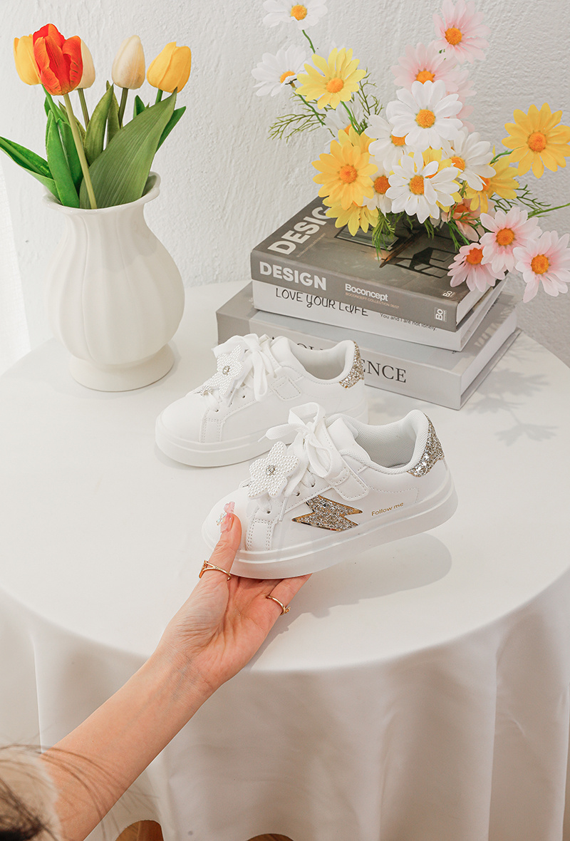 Grossiste EMAGINE (Rock and Joy) - BASKET FILLE A PAILLETTE AVEC ACCESSOIRE