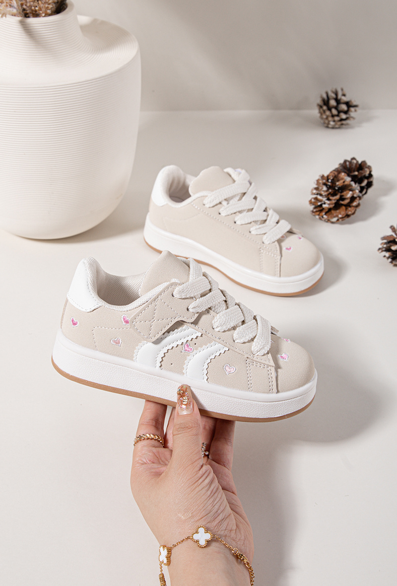 Grossiste EMAGINE (Rock and Joy) - CHAUSSURE POUR FILLE AVEC SCRATCH AVEC COEUR BRODEE