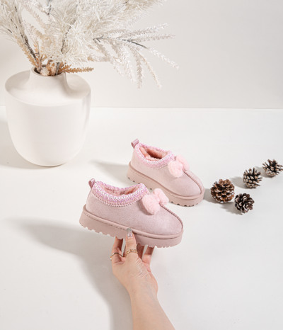 Grossiste EMAGINE (Rock and Joy) - CHAUSSONS FOURRÉS POUR FILLE AVEC NŒUD Grossiste EMAGINE (Rock and Joy) - CHAUSSONS FOURRÉS POUR FILLE AVEC NŒUD