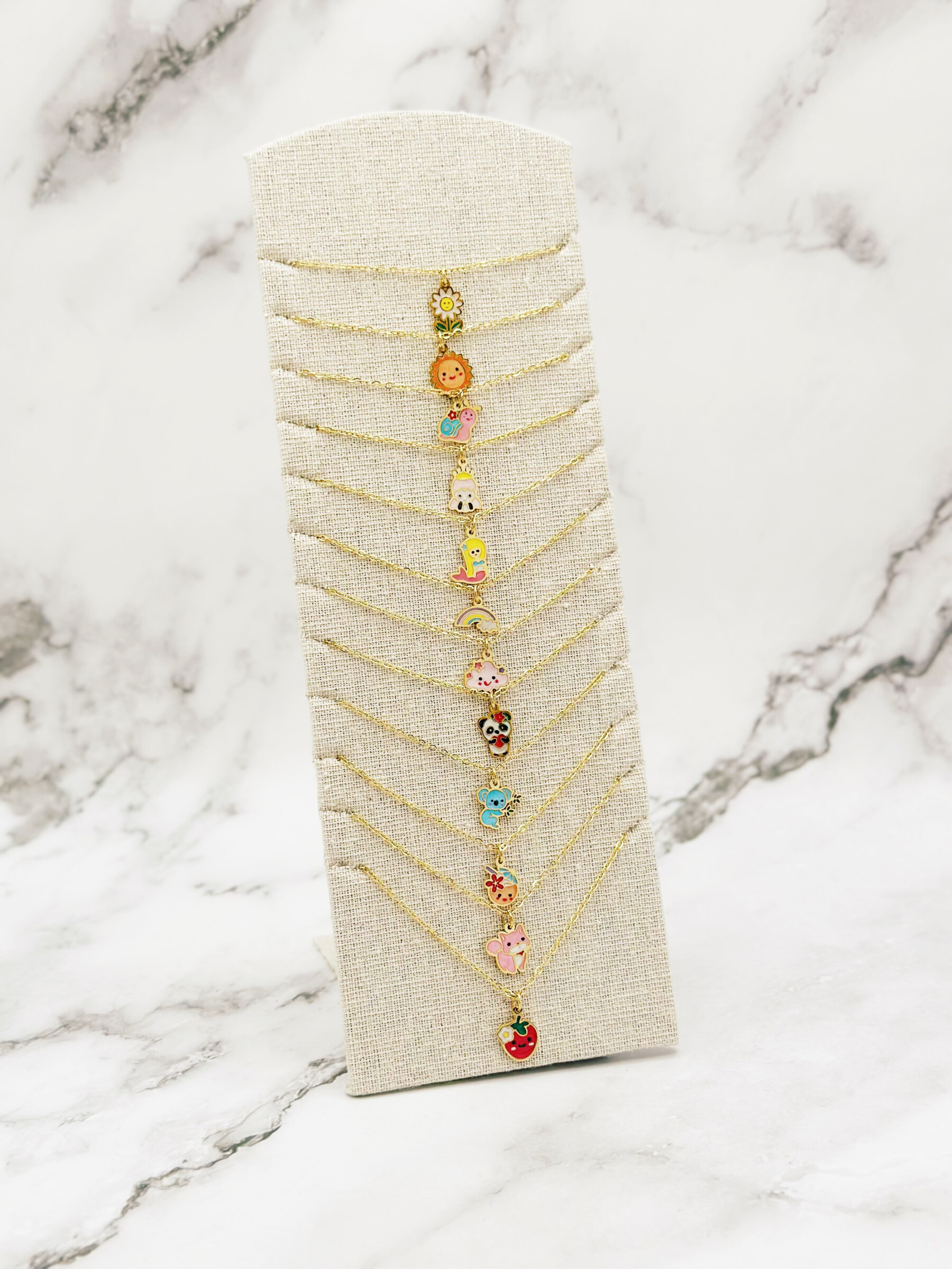 Wholesaler Emily - Set of 40 adjustable children's rings on display