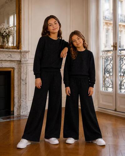 Mayorista Fiona & Co - Conjunto de suéter y pantalón de chándal ancho para niña con detalles de lentejuelas Mayorista Fiona & Co - Conjunto de suéter y pantalón de chándal ancho para niña con detalles de lentejuelas