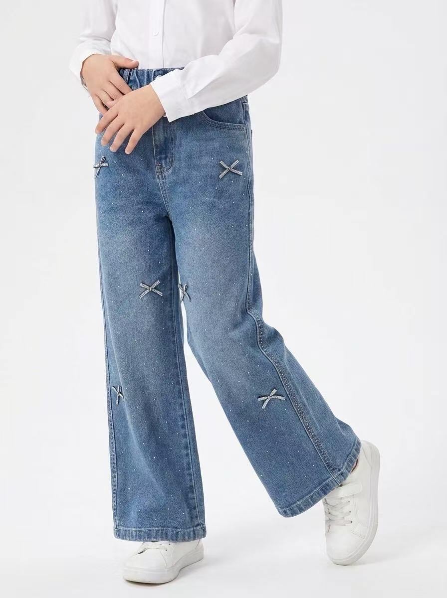 Mayorista Fiona & Co - Vaqueros anchos azules para niña con detalles de strass y lazos