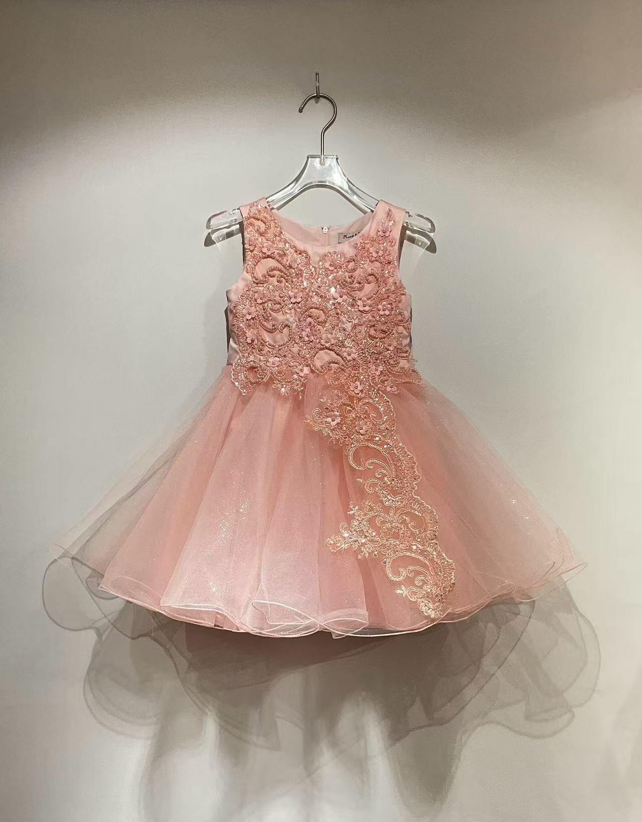 Grossiste Fiona & Co - Robe de cérémonie fille en tulles brodée avec perles