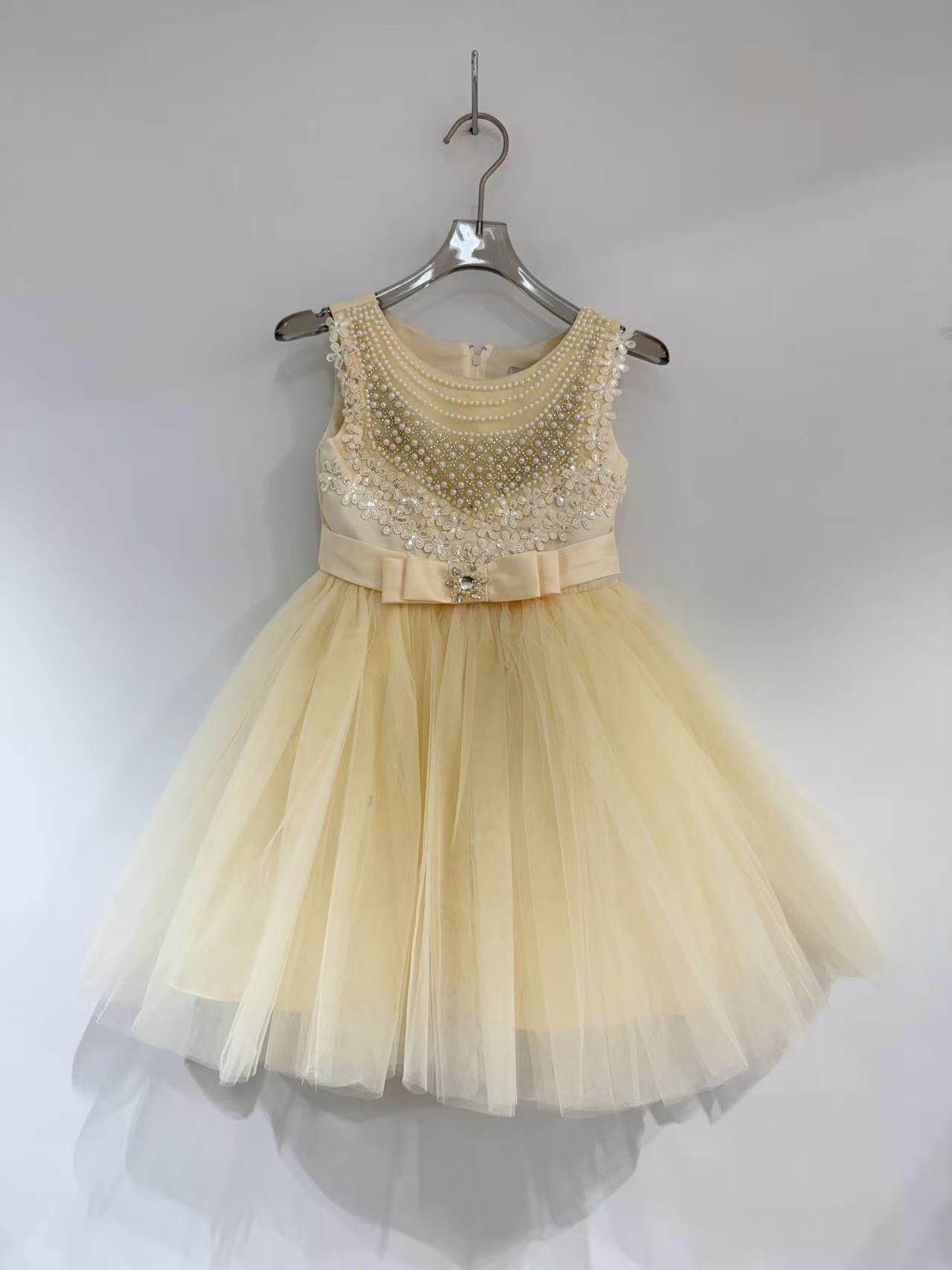 Grossiste Fiona & Co - Robe de cérémonie fille style princesse brodée avec perles et strass