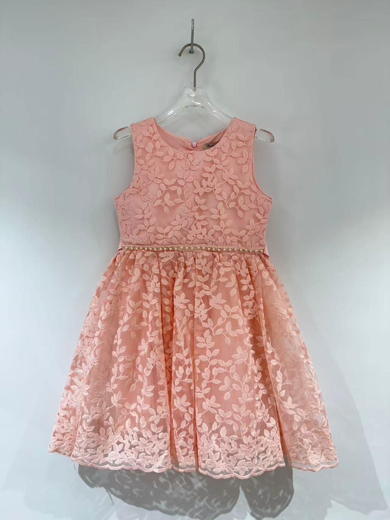 Grossiste Fiona & Co - Robe de cérémonie fille sans manches brodée en tulles et détails perles