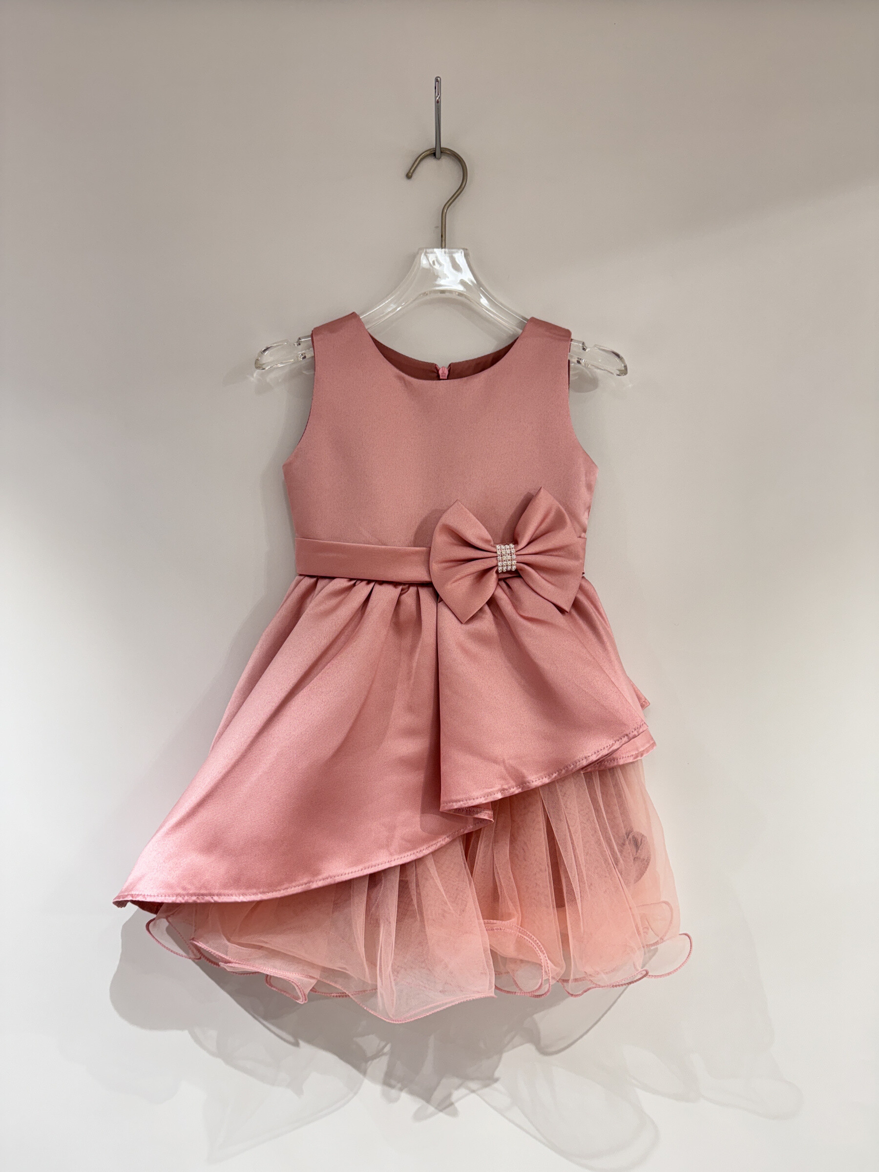 Grossiste Fiona & Co - ROBE SATIN COUPE DIAGONALE