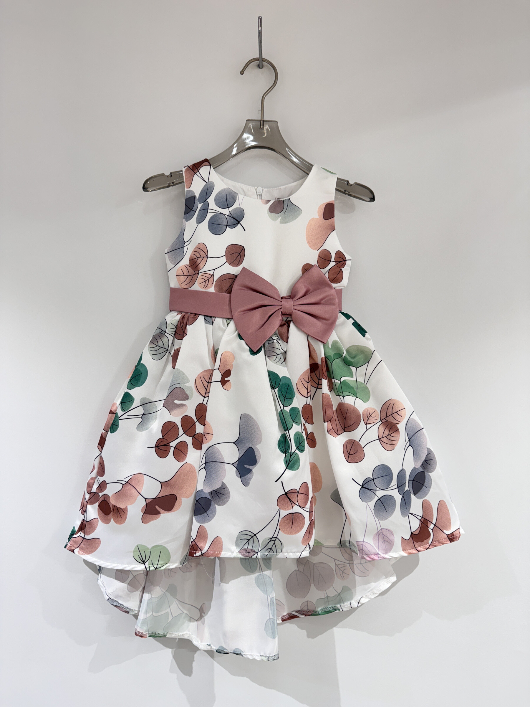 Grossiste Fiona & Co - Robe avec traine imprimé feuilles