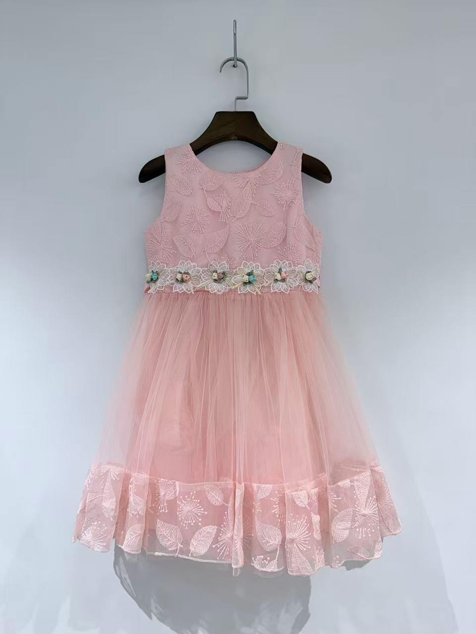Grossiste Fiona & Co - Robe de cérémonie fille brodée en tulles avec détails fleurs