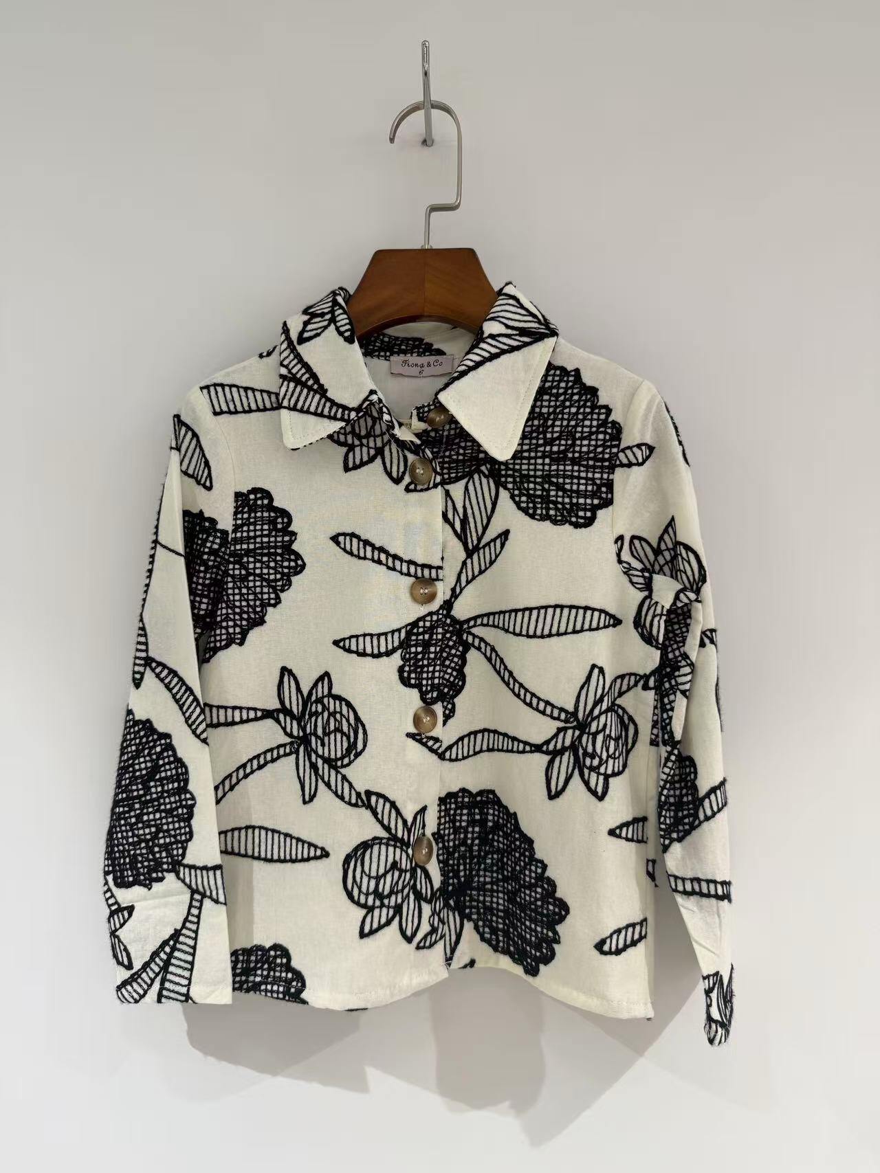 Grossiste Fiona & Co - Surchemise brodée fleurs pour fille