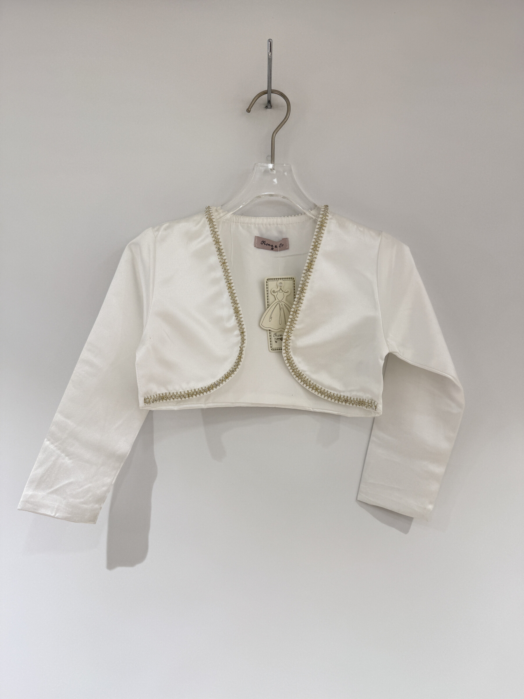 Grossiste Fiona & Co - Boléro satin avec détails cristaux