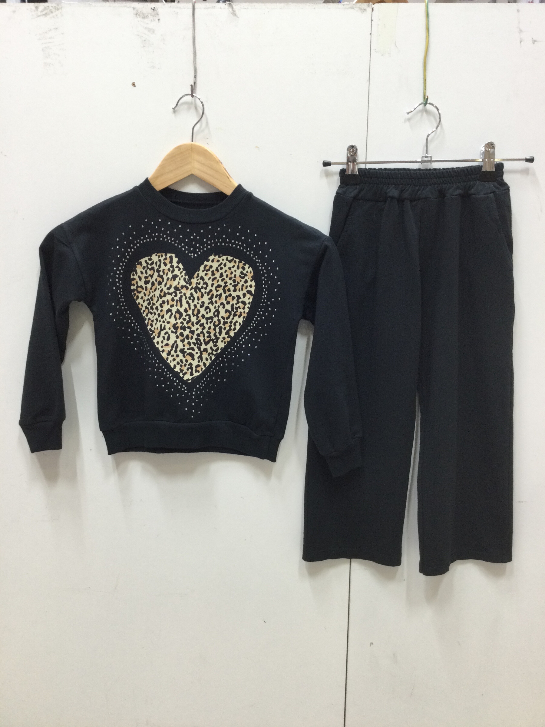 Wholesaler Grasstar - TOGETHER.  Heart leopard rhinestones