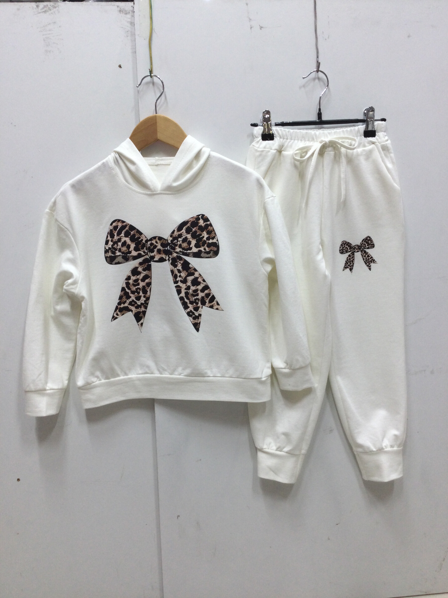 Wholesaler Grasstar - Leopard knot sweatshirt