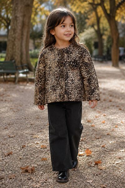 Grossiste Grasstar - Veste fille matelassée à imprimé léopard et fleur décorative Grossiste Grasstar - Veste fille matelassée à imprimé léopard et fleur décorative