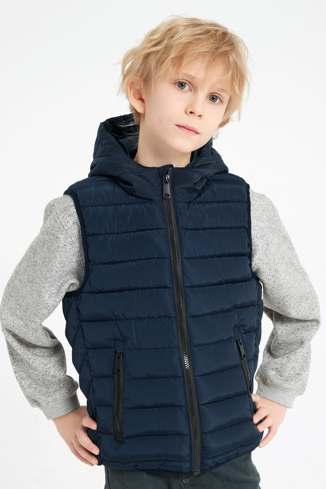 Wholesaler KYMAXX - Children's plain sleeveless down jacket with hood