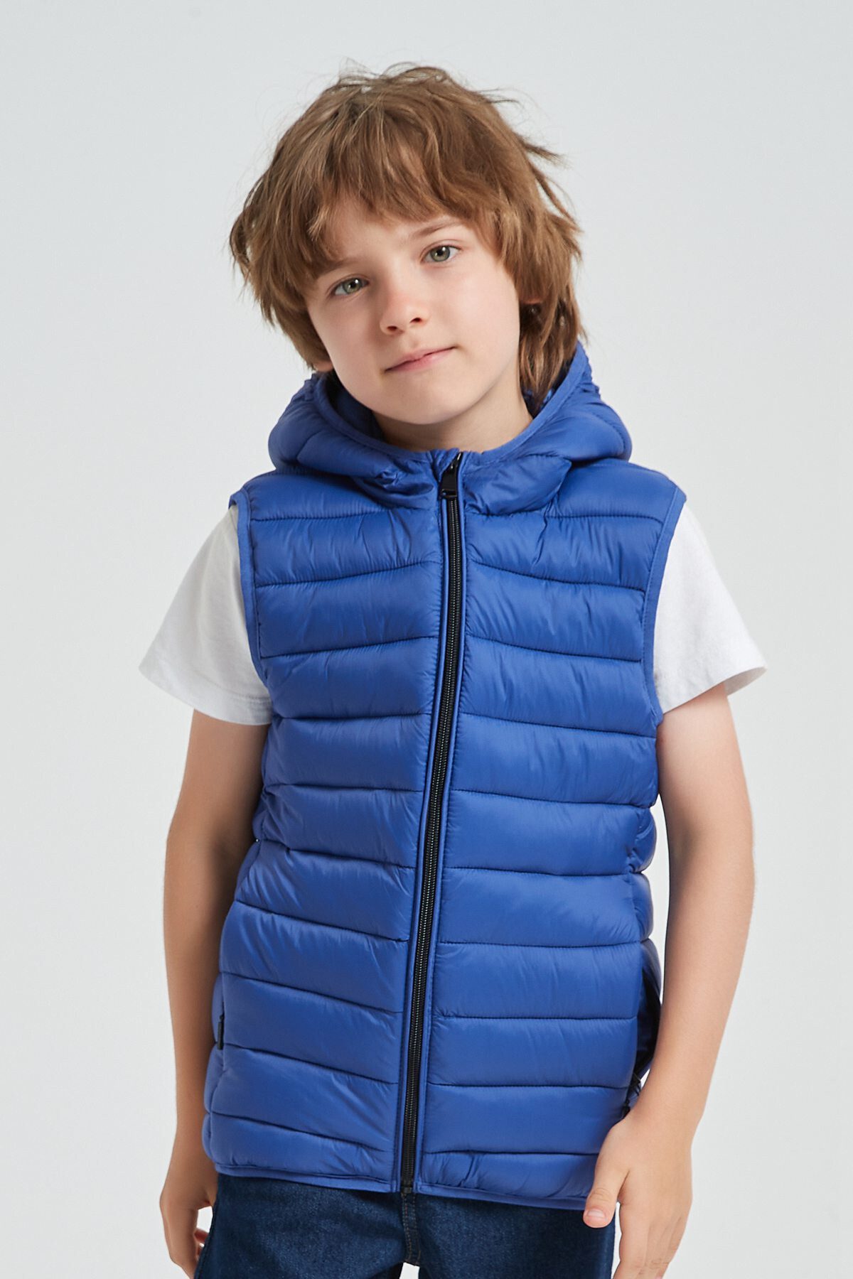 Wholesaler KYMAXX - Lightweight children's plain sleeveless down jacket with hood