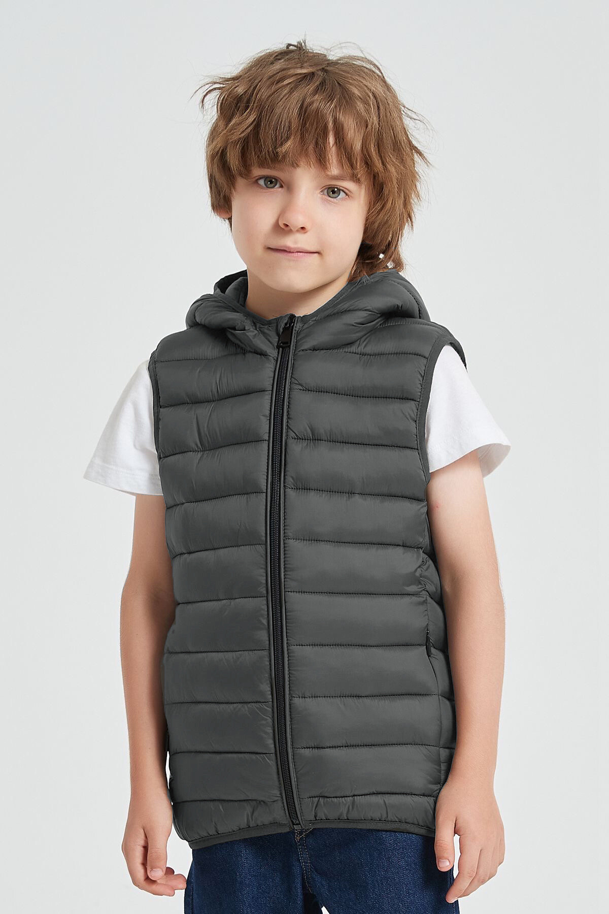 Wholesaler KYMAXX - Lightweight children's plain sleeveless down jacket with hood