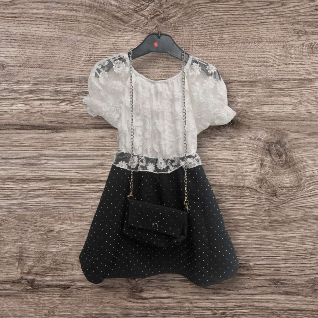Wholesaler LIKE FASHION - Lace dresses with small pieces of sequins on skirt