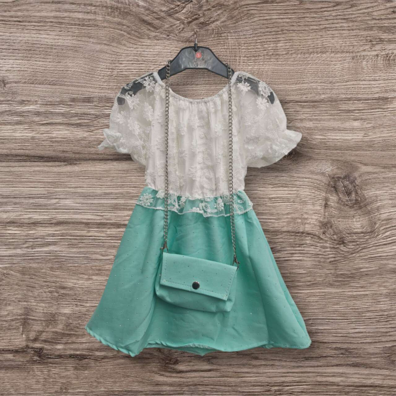 Wholesaler LIKE FASHION - Lace dresses with small pieces of sequins on skirt