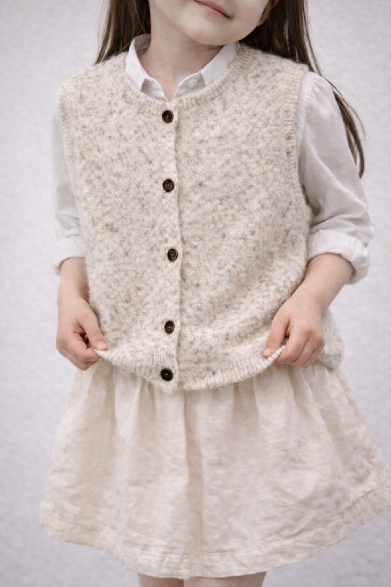 Grossiste Little April - Gilet sans manches boutonné – Maille effet laine.