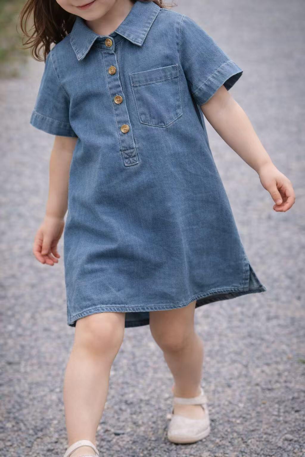 Grossista Little April - Abito camicia corto in denim – Stile casual chic.