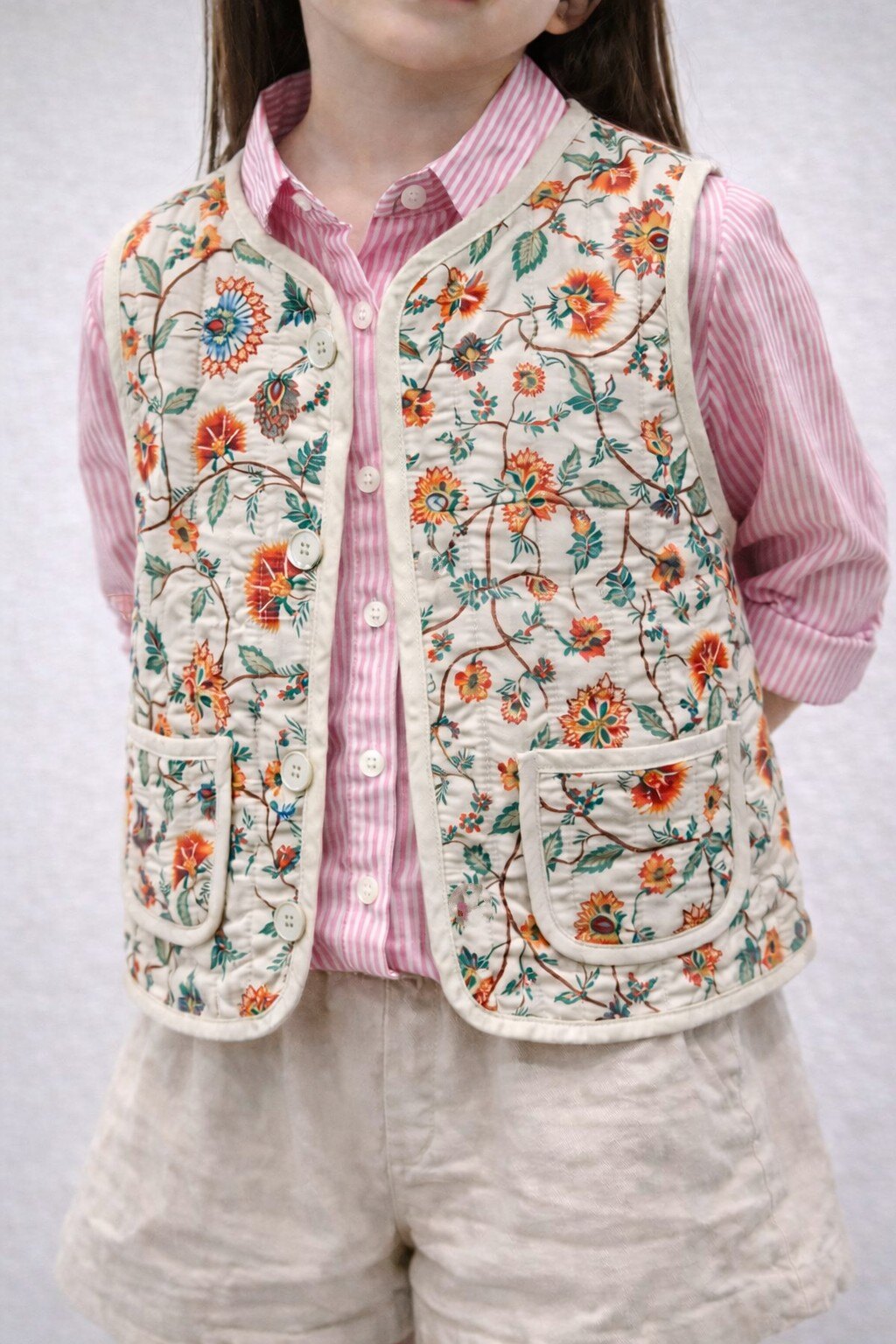 Grossiste Little April - Veste sans manches matelassée à imprimé floral.