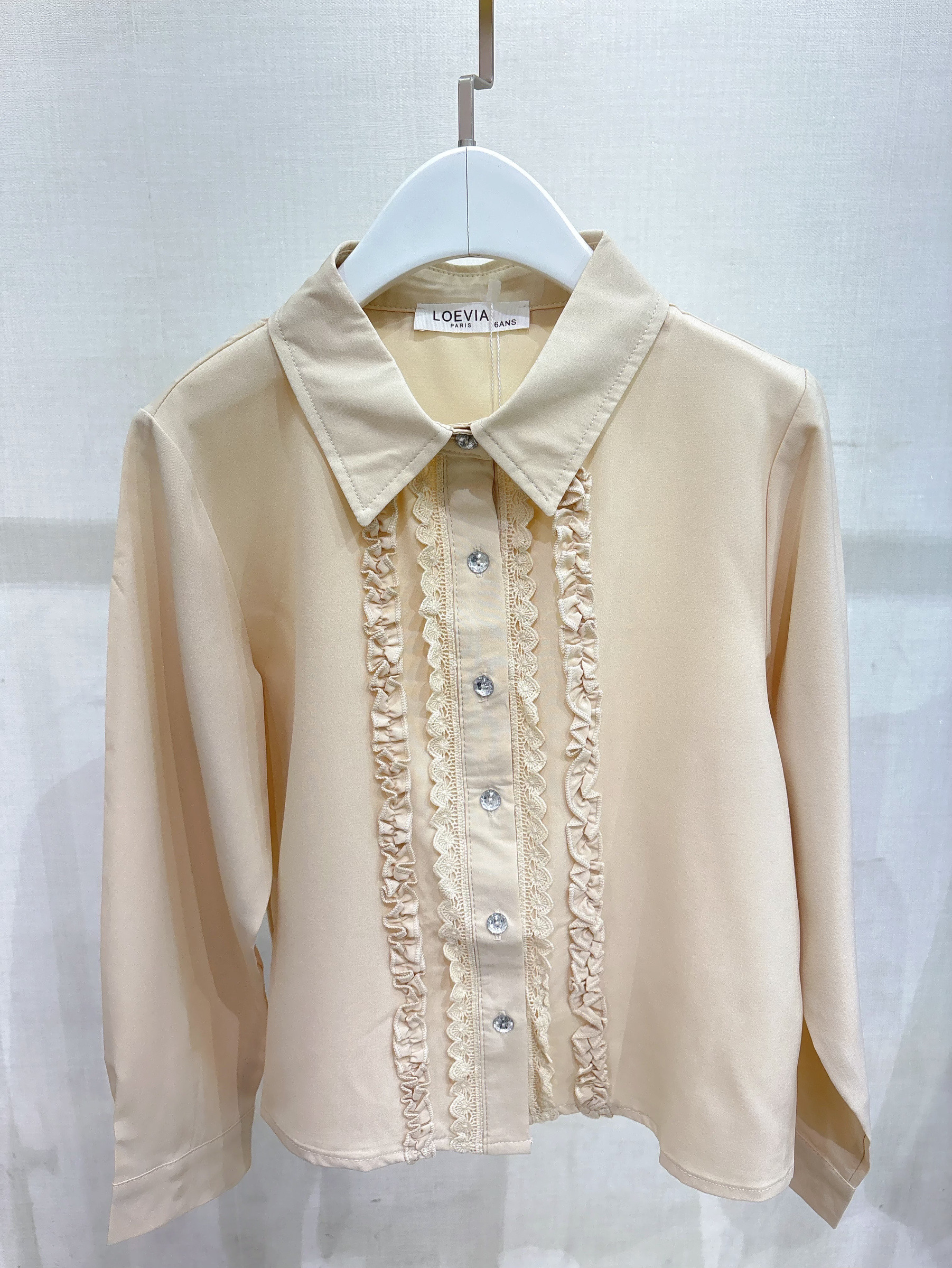 Grossiste LOEVIA - Chemise fillette avec broderies dentelles et boutons diamants