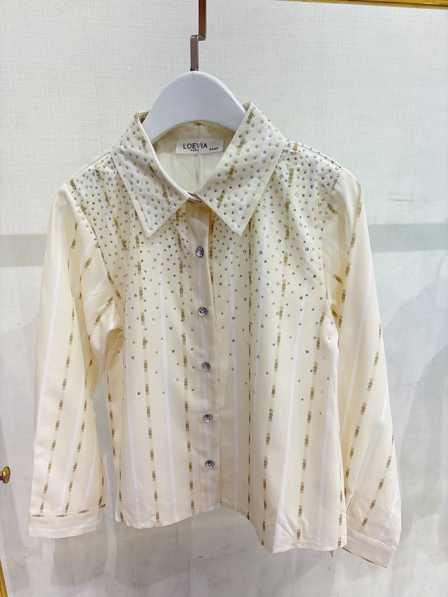 Grossiste LOEVIA - Chemise fillette rayée avec strass et boutons diamants