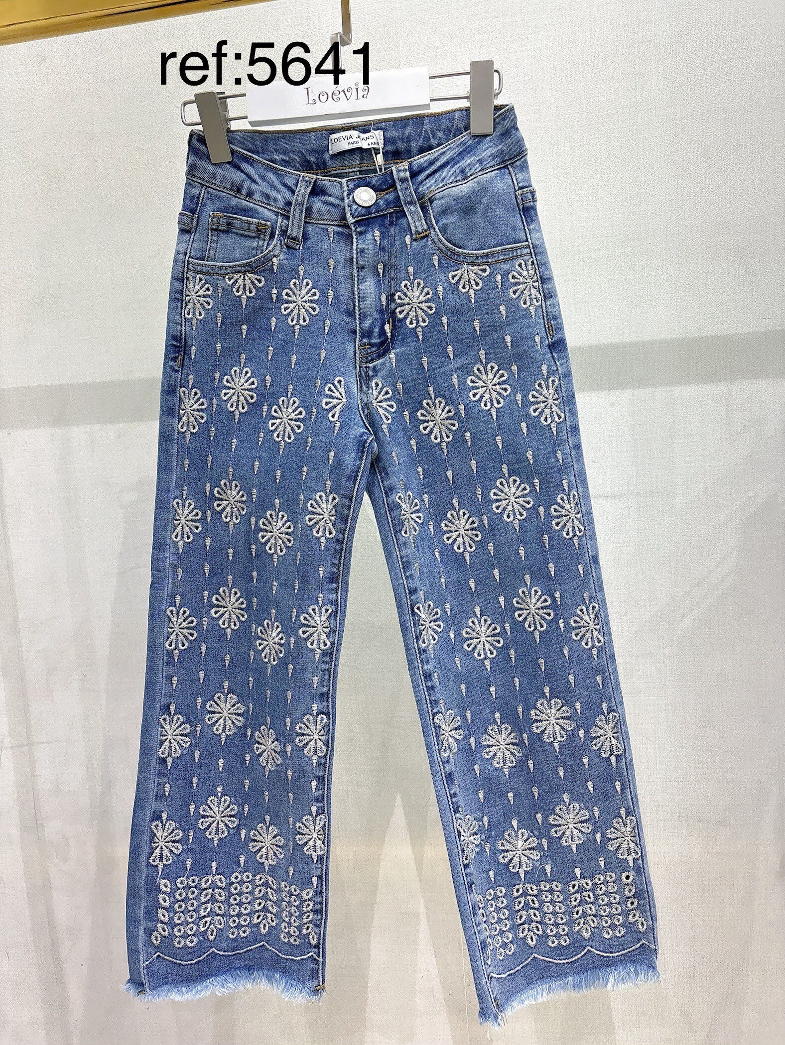 Grossiste LOEVIA - Pantalon jean avec broderies