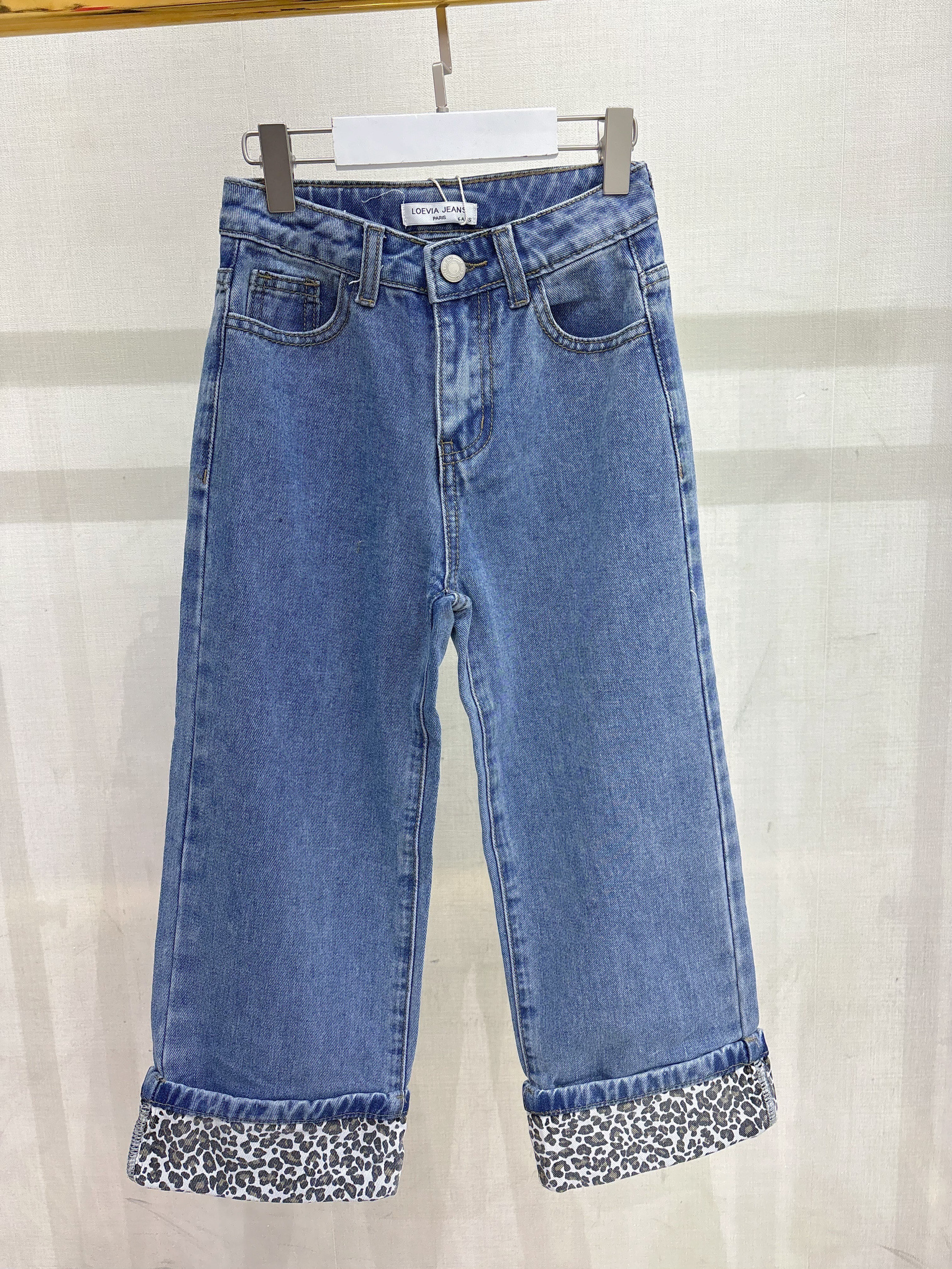 Mayorista LOEVIA - pantalón vaquero para niña con estampado de leopardo en forma de estrellas en la parte trasera