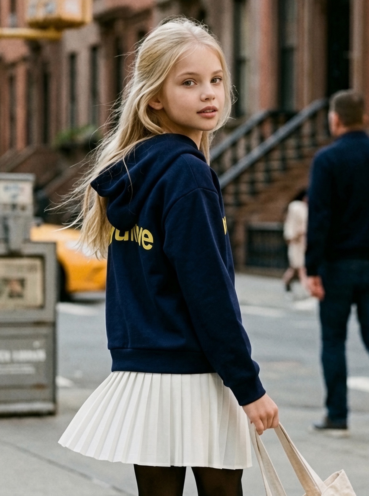 Grossiste Mini Mignon Paris - Ensemble sweat à capuche et jupe plissée pour fille