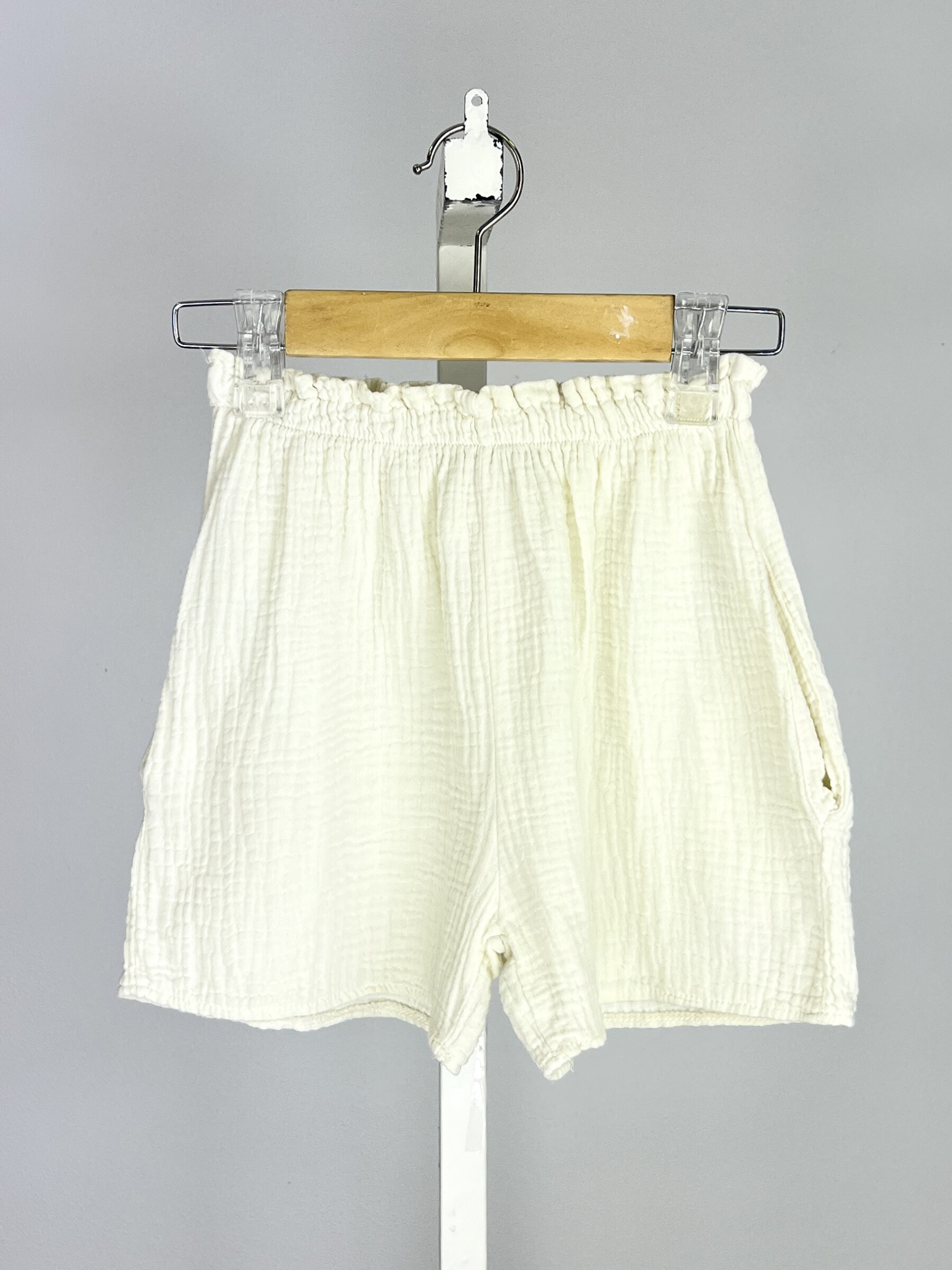 Grossiste Mini Mignon Paris - Short en gaze de coton avec poches pour fille