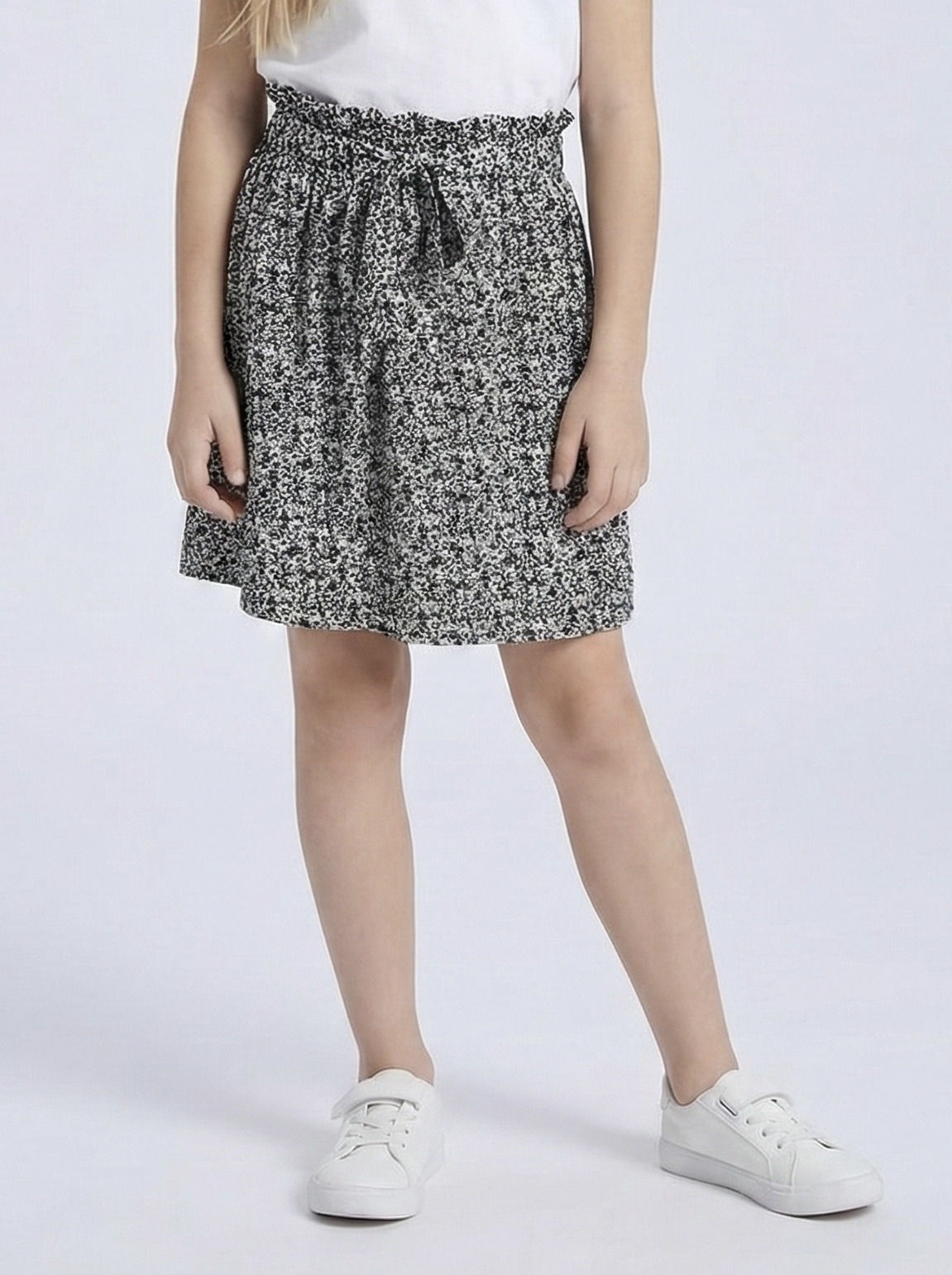 Grossiste Mini Mignon Paris - Jupe fleurie courte à ceinture pour fille