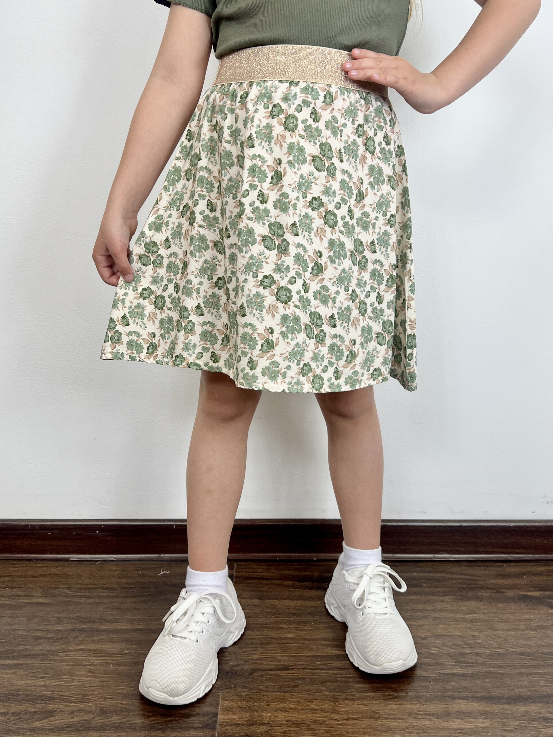 Grossiste Mini Mignon Paris - Jupe fleurie avec ceinture dorée pour fille
