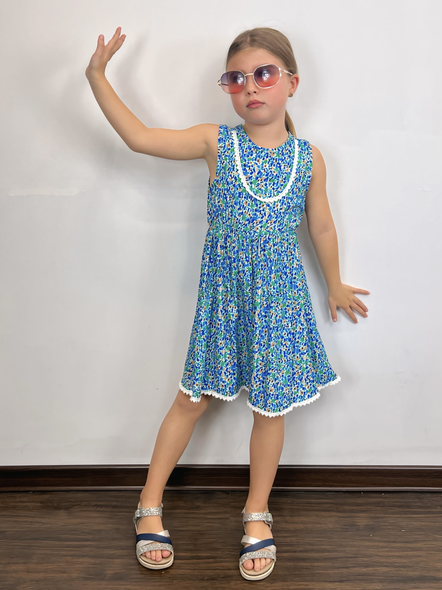 Mayorista Mini Mignon Paris - Vestido corazoncito de flores y encaje para niña