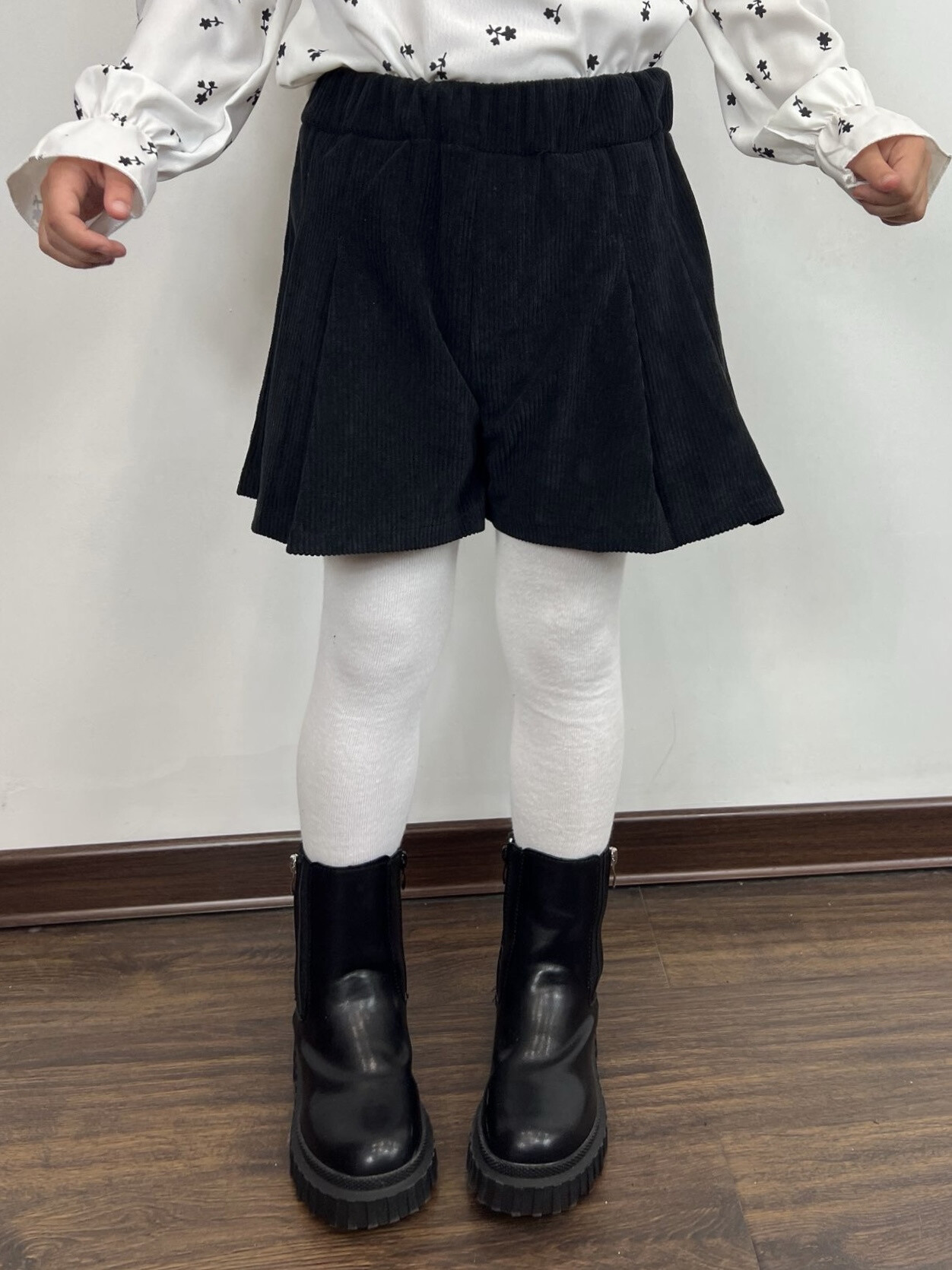 Grossiste Mini Mignon Paris - Short en velours côtelé épais pour fille