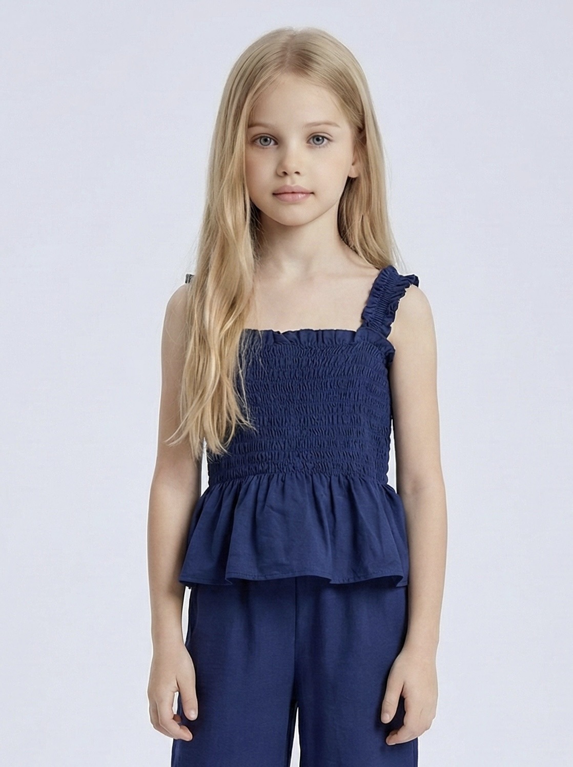 Grossiste Mini Mignon Paris - 3 volants sur le devant. Image du mannequin générée par IA à titre illustratif. Le produit réel peut varier.