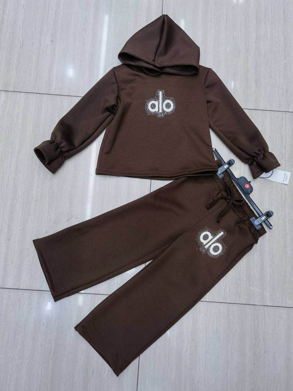 Grossiste Mini Pomme - Ensemble avec capuche et pantalon lâche