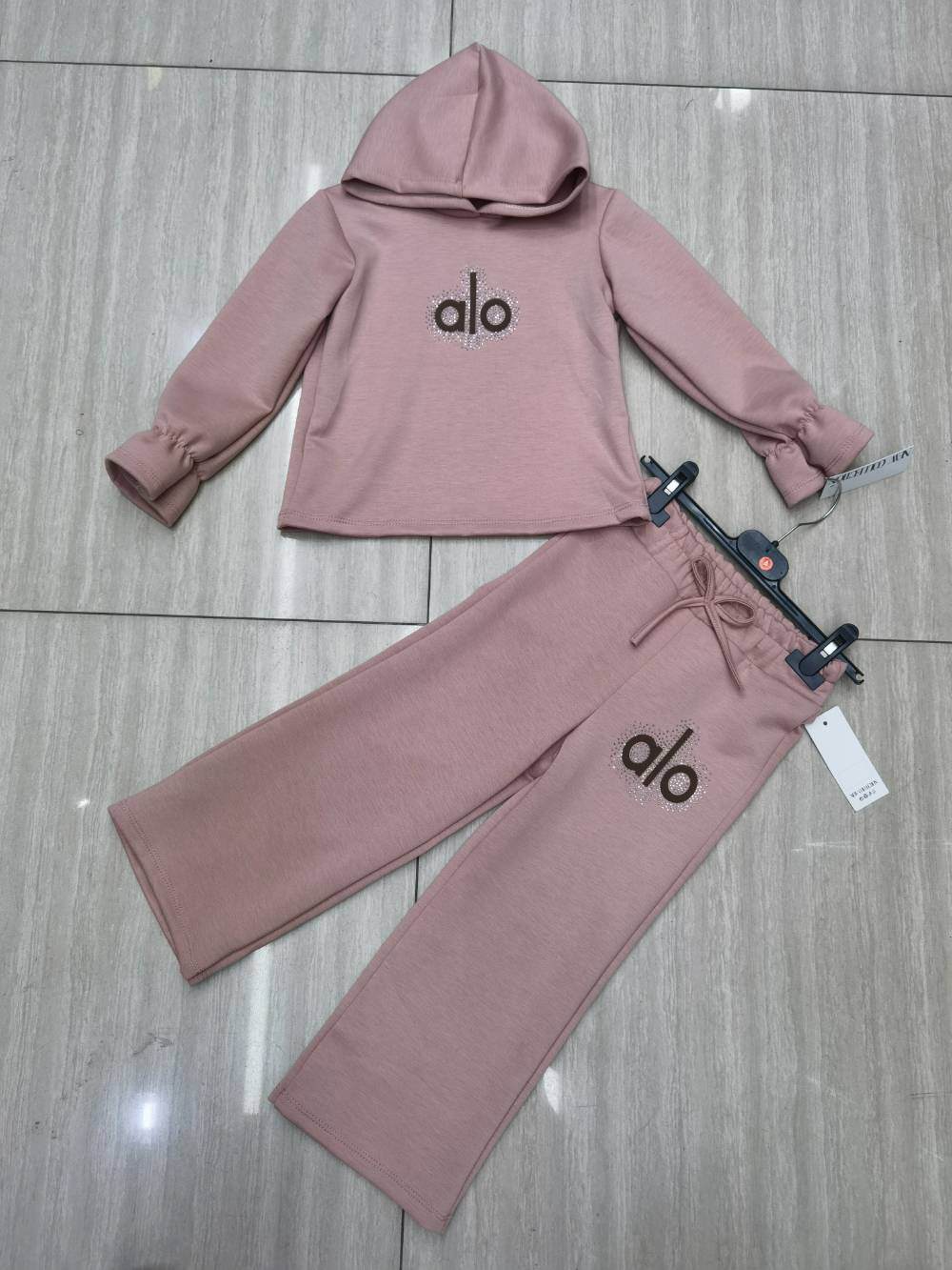 Mayorista Mini Pomme - Conjunto con capucha y pantalones sueltos
