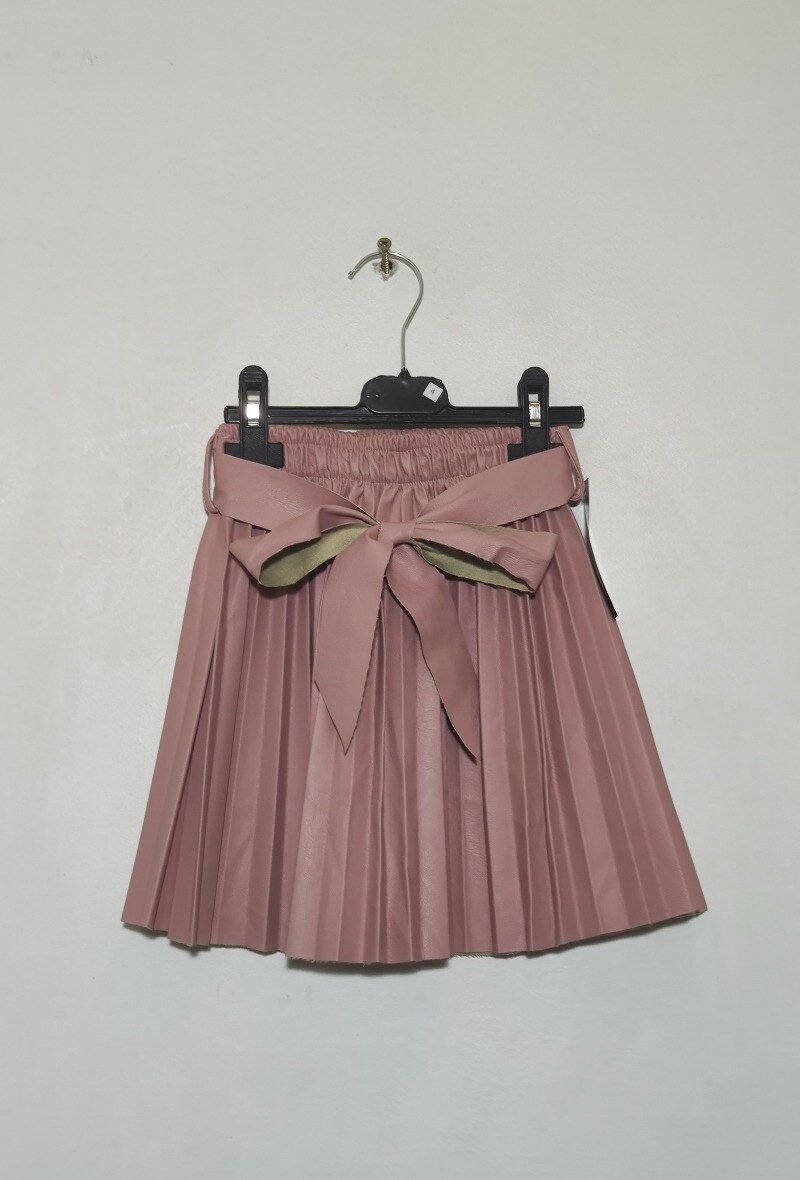 Grossiste Mini Pomme - JUPE PLISE COURTE SIMULE CUIR