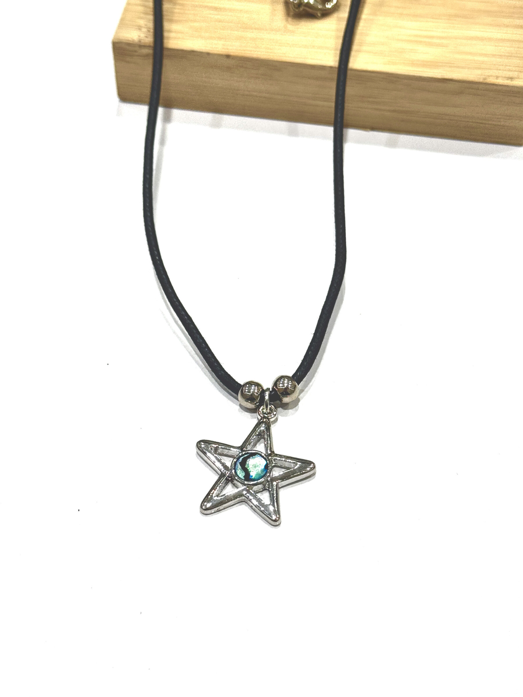 Wholesaler MY ACCESSORIES PARIS - Abalone pendant cord necklace