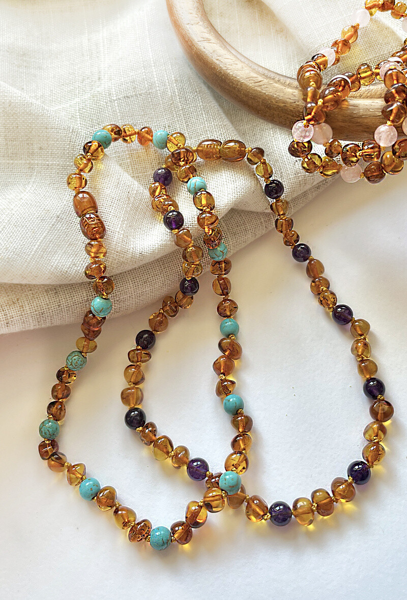 Wholesaler OPALOOK FRANCE - Amber and turquoise baby necklace, 32 - 33 cm - AKWK1TQ -Clip