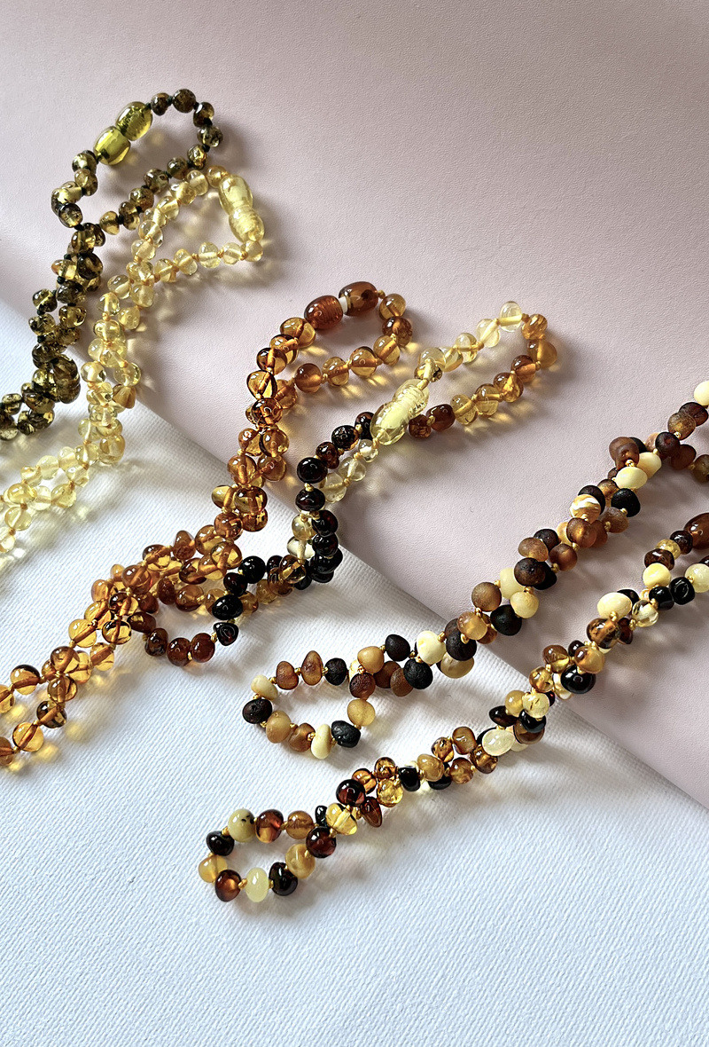 Wholesaler OPALOOK FRANCE - Green amber baby necklace, clip clasp, 32 - 33 cm - AKWK1V -Clip