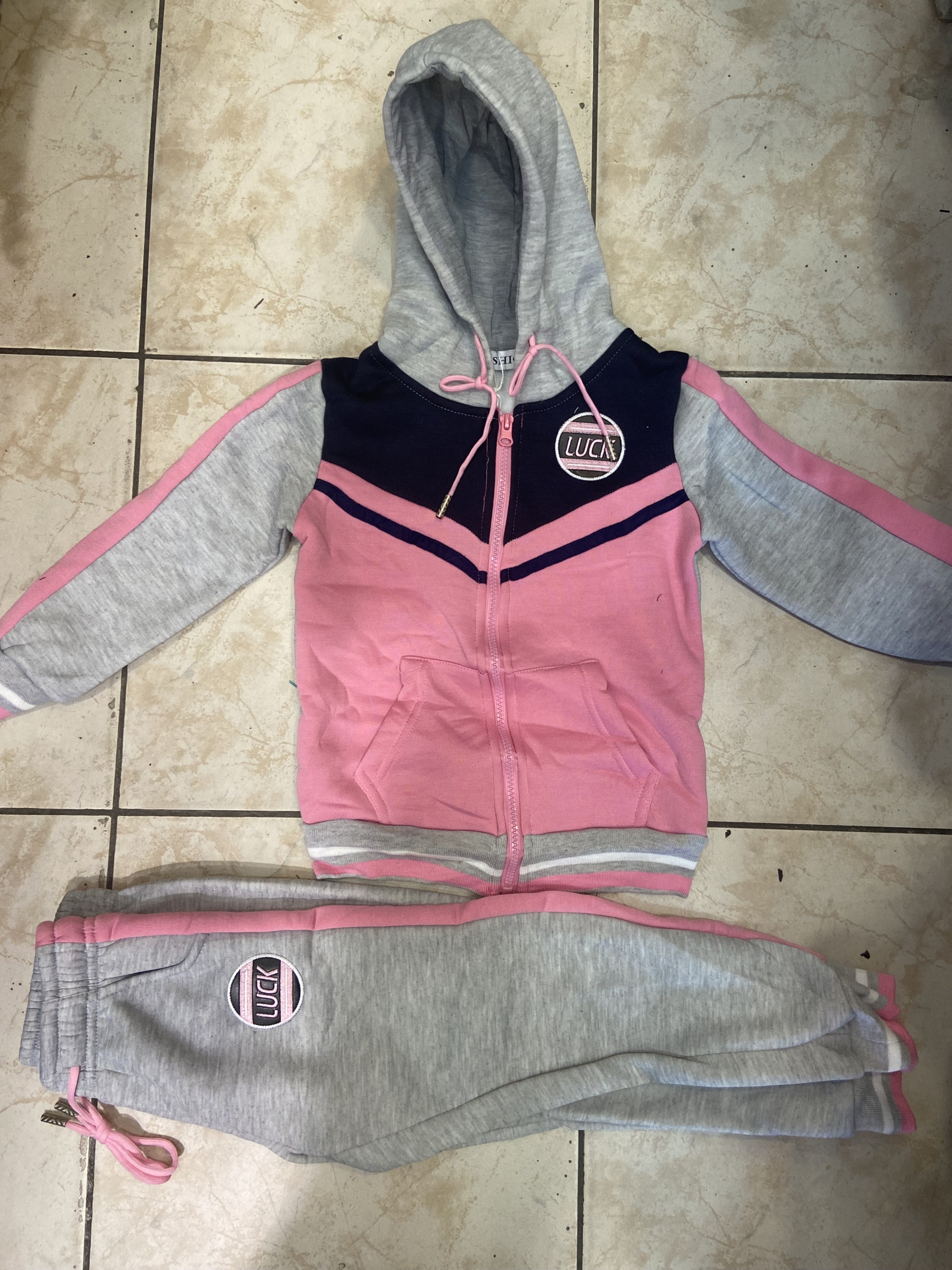 Grossiste PETITE ETOILE - C-07 Ensemble jogging fille