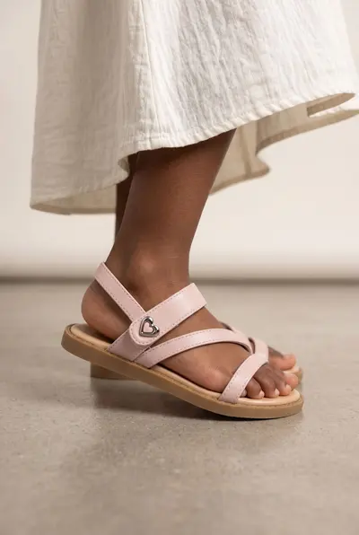 Großhändler POTI PATI KIDS - Kinderflache Sandalen mit weicher Sohle Großhändler POTI PATI KIDS - Kinderflache Sandalen mit weicher Sohle