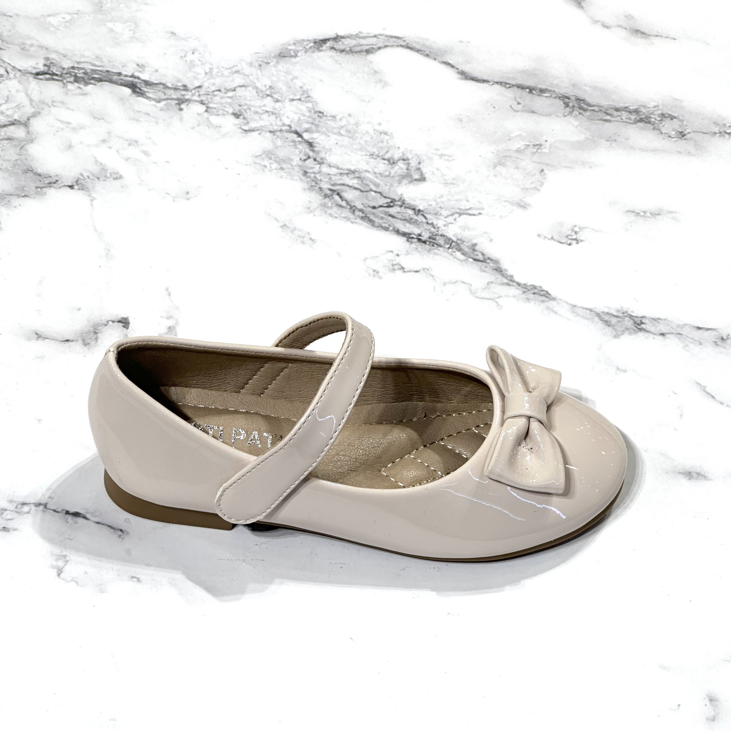Grossiste POTI PATI KIDS - Ballerines plates à vernis et nœud