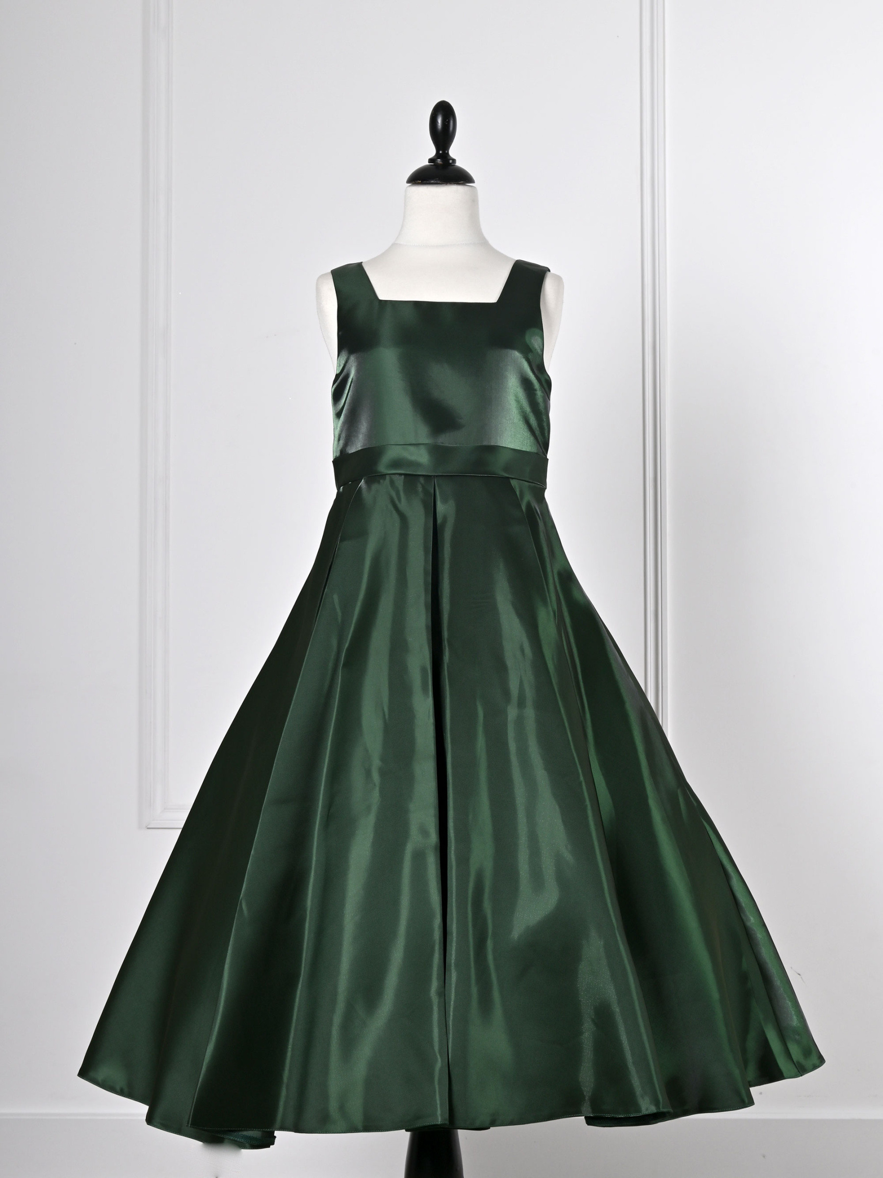 Grossiste R Framboise - Robe de cérémonie enfant en satin avec jupe volumineuse et coupe évasée, idéale mariage, cérémonie et fête